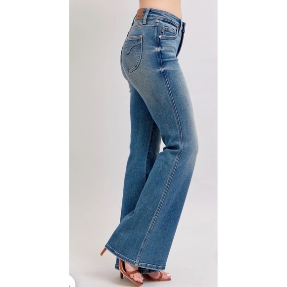 Judy Blue Denim - Judy Blue Womens Mid Rise Flare Jeans Medium Wash Heart Pocket Size 3/26 NWT